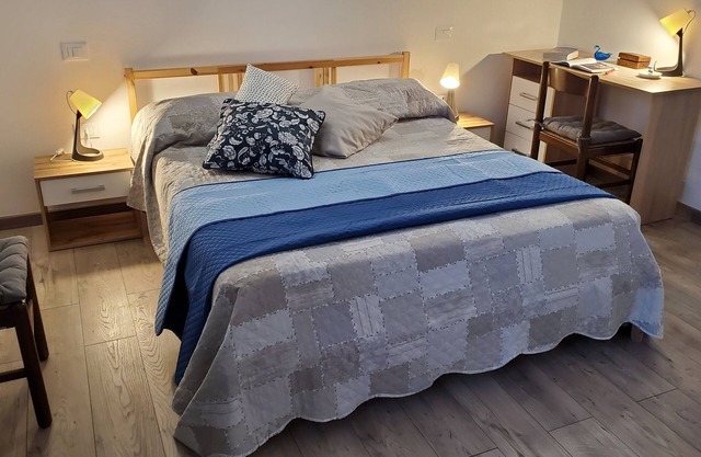 LARGE ACCOMODATION WITH INTERNAL PARKING