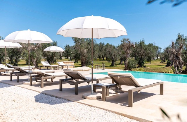 Large and beautiful villa with pool near Castro