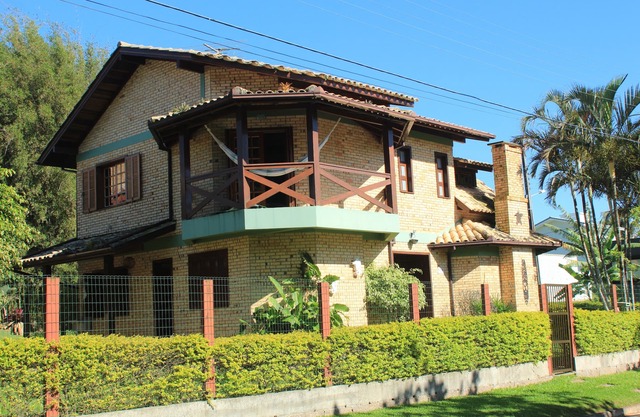 Large and comfortable house in the center of Garopaba, 2 floors.
