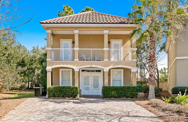 Large and comfortable home close to the beach with w/d, full kitchen, & balcony