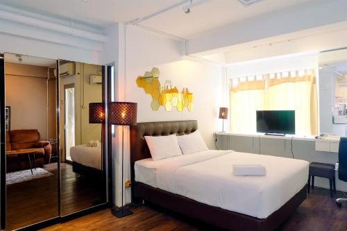 Large and Minimalist Studio at Pakubuwono Terrace Apartment By Travelio