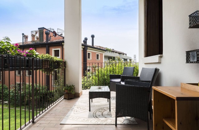 Large apartment 500m from the historic center and 1.4km from the Arena