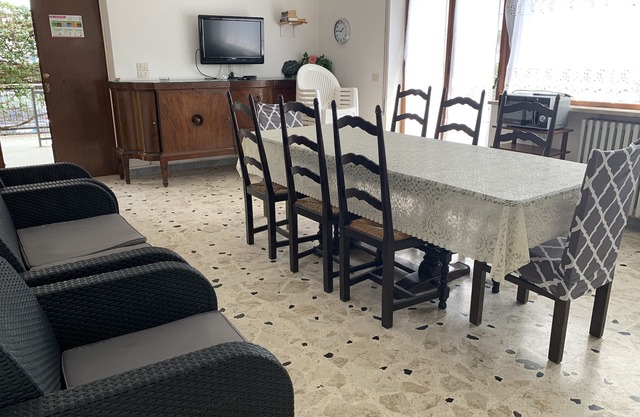Large apartment for 8 pers. in house Fiorita 1st floor, 10 min. walk to the sea