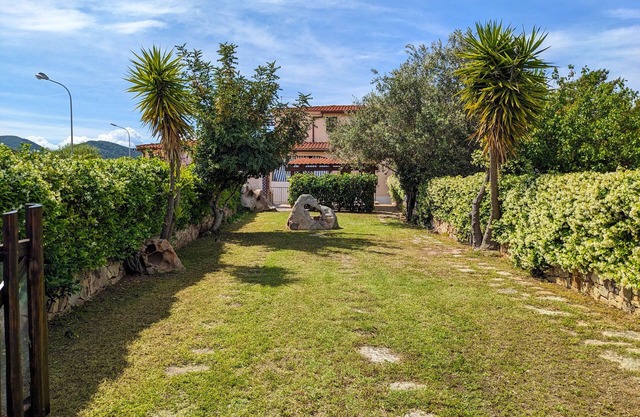 Large apartment in the center of San Teodoro, with garden and patio