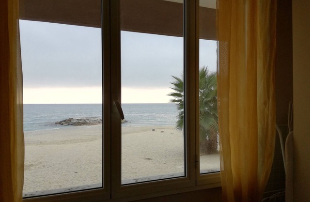 Large apartment facing the sea