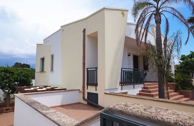 Large apartment near the sea, up to 7 places, parking space, A/C
