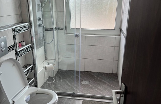 Large apartment near IKEA BR