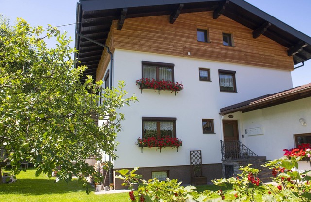 Large apartment near the ski bus