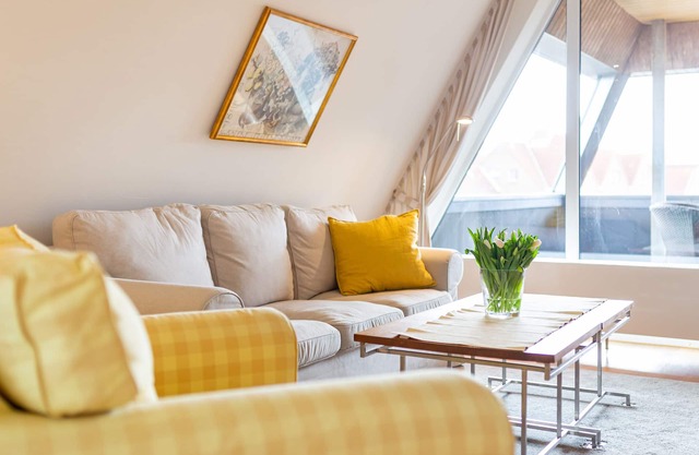 Large apartment - very illuminated, Wi-Fi, ocean view, close to the beach and ni