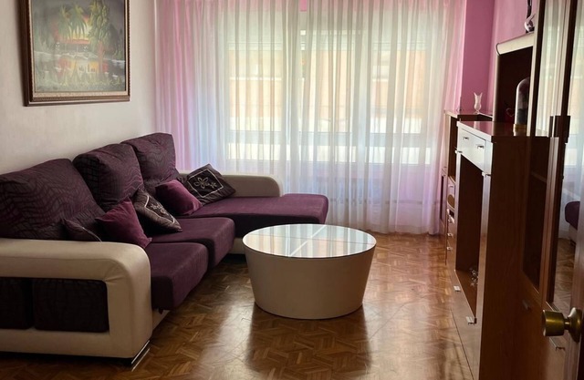Large apartment with terrace, ideal for families or groups. Park next door.