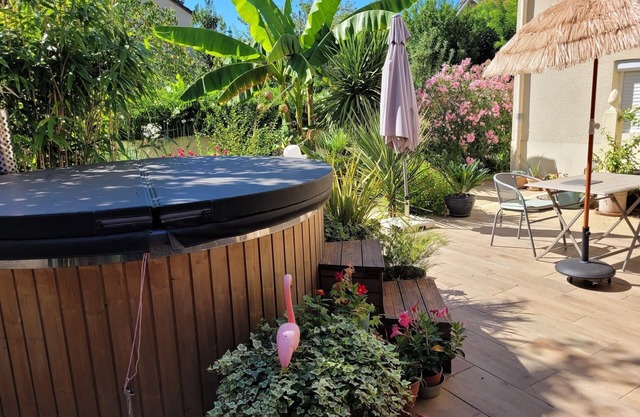 Large Appartment 50 sq m with heated spa ✦ south-facing garden