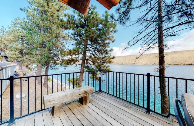 Large & attractive house right on the lake with private hot tub, wood stove