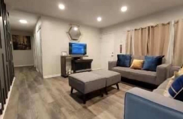 Large backyard, Landscaped one Storey Home!