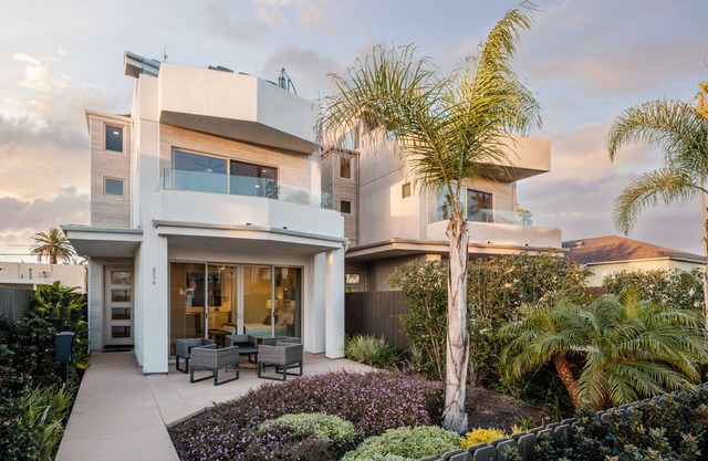 Large Beach Home | 1 Block to Beach & More | AC