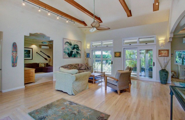 Large beautiful home with air conditioning! Walk to Beaches, Resort Pool