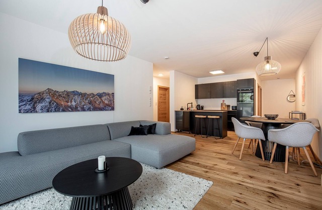 Large boutique family apt 10 mins from Sölden - sunny terrace & Mountain Views