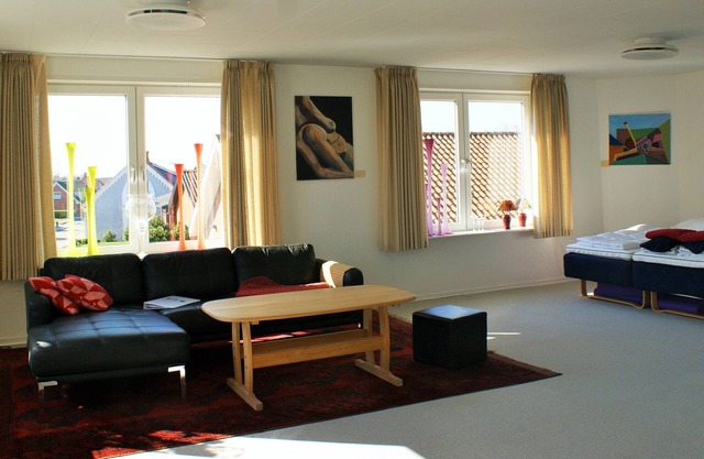 Large bright and cozy 1st floor apartment with a view
