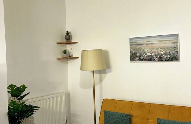 Large central 2 bed apt