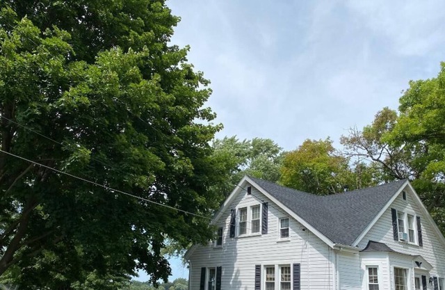 Large Charming Water Front Home on Powers Lake