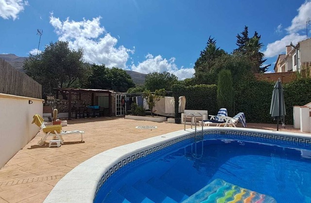 Large, comfortable, affordable house sleeps 6. nWith private pool and garden