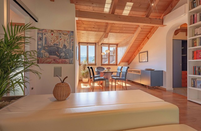Large, comfortable and very quiet apartment in the center of Kaltern with garage & elevator