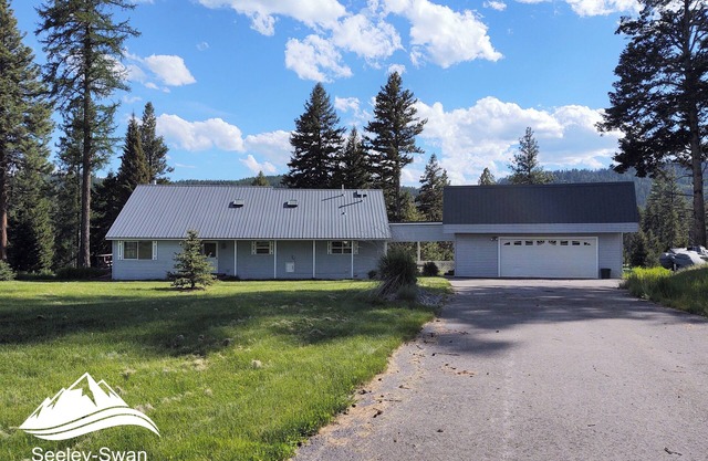 Large, Comfortable Home | Sleeps 8 | On the Clearwater River | Dog Friendly