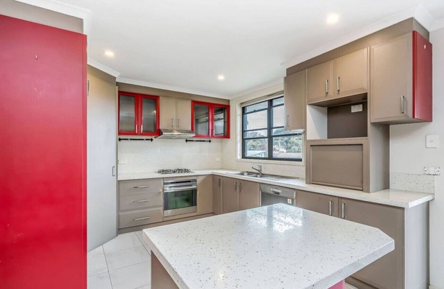 Large Comfortable Home @Woden