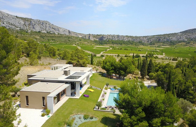 Large contemporary villa with swimming pool