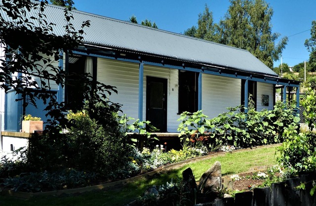 Large cottage ideal for couples.