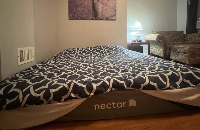 Large cozy 1 bedroom