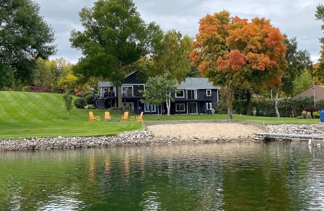Large & Cozy 4-bedroom cabin in Audubon with 2 kitchens