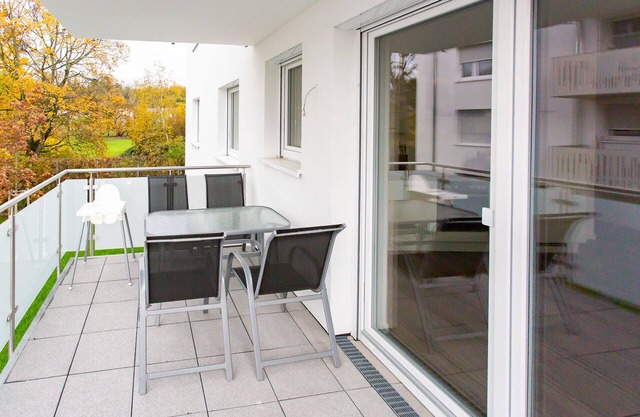 Large COZY 4-room apartment with balcony *near Europa Park*