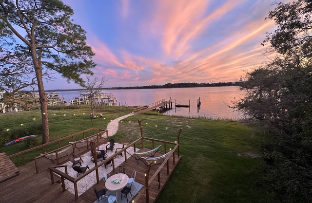 🐬LARGE DESIGNER COASTAL HOME DOCK,DOLPHINS,fishing 🐚 LONG Corporate Rentals,PETS