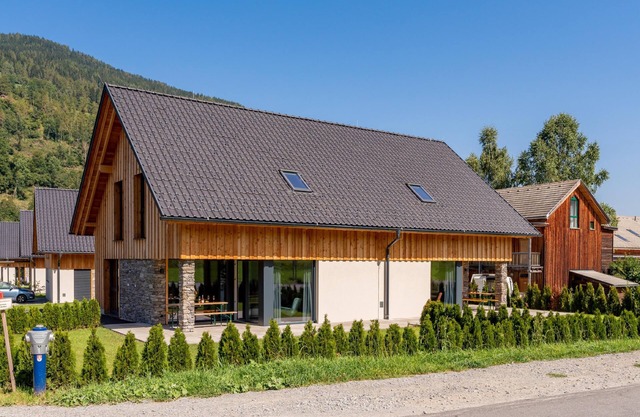 Large double chalet with garden near ski resort