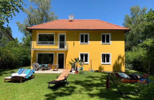 Large dream house in noble suburb of Munich, 15min. City centre, 12min. lake