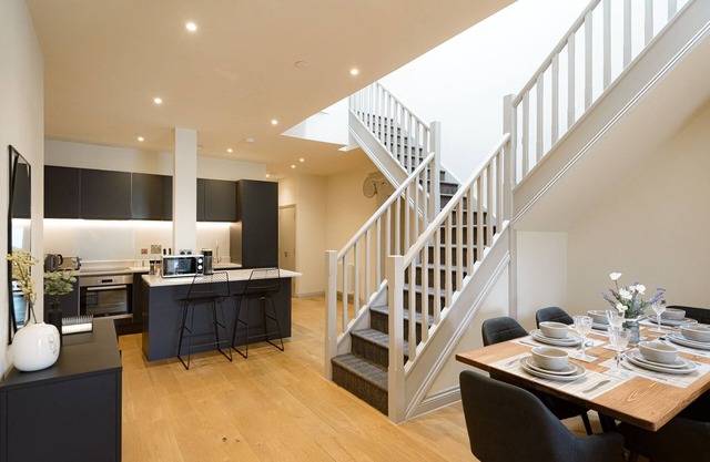 Large Duplex Apartment, Sun Terrace, Free Parking