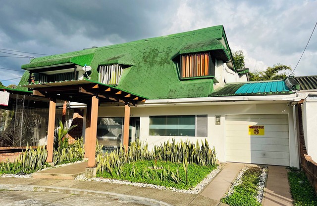 Large, elegant and central house in Pereira, ideal for your rest!