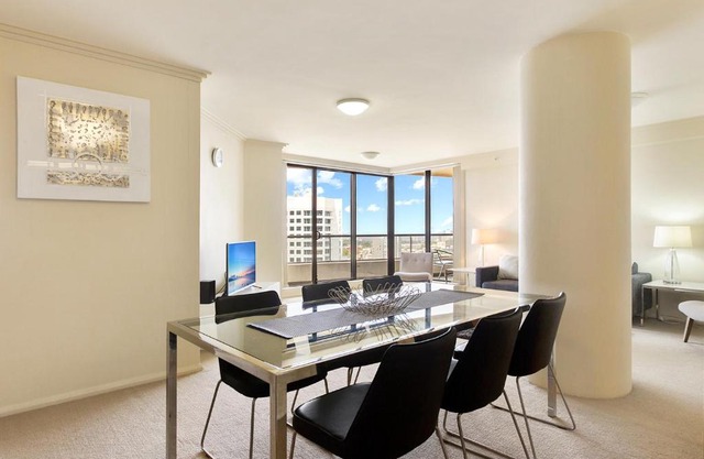 Large elevated apartment St Leonards
