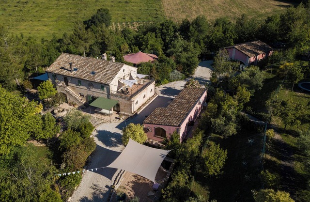 Large estate with pool and function room for retreats, wifi and air-con