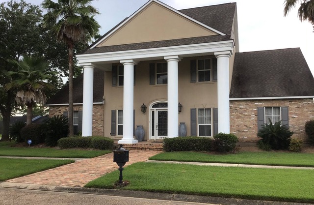 Large Executive 3 bedroom gorgeous entertainment home in Baton Rouge