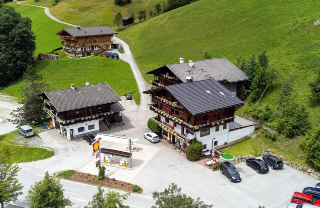 Large family apartment by the Alpbach ski lift