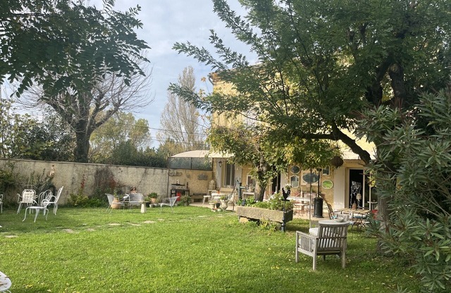Large family farmhouse in the countryside, with swimming pool, close to summer festivals