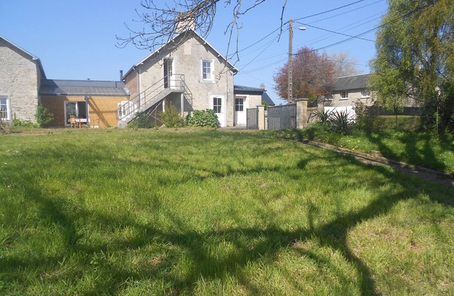 Large family home with garden in the countryside next to Omaha Beach