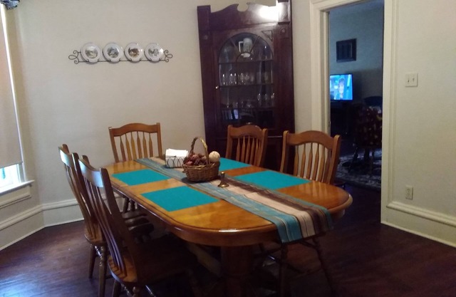 Large family friendly bottom unit, 3 minutes to lake, downtown & casino.
