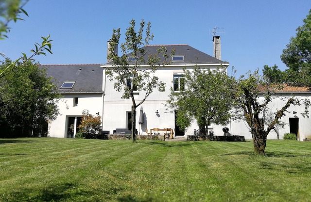 Large family home located in a park 10 minutes from downtown Nantes