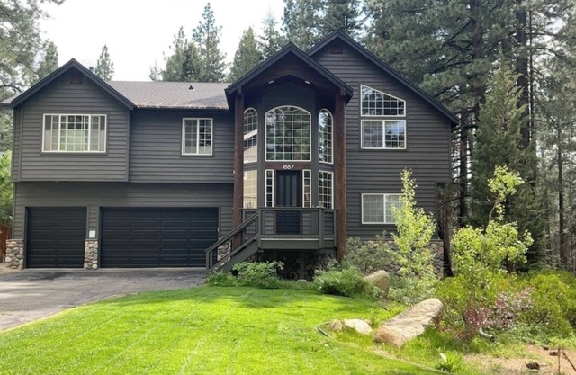 Large Family Home in Quiet Wooded Setting Close to Everything