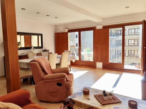 Large floor with communal pool