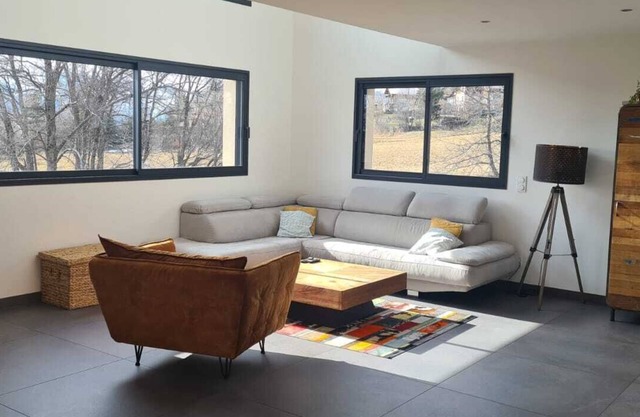 Large, bright 160m2 house for 8 people