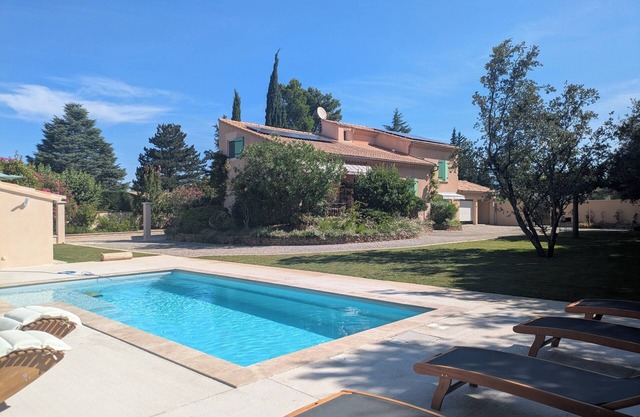 Large gîte close to the Mont Ventoux