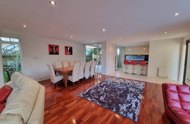 Large Golden Mile house sleeps 12. Within 50 meters of the beach and restaurant.